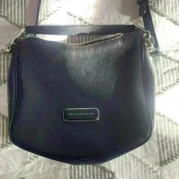 MARC By MARC JACOBS Small Crossbody (minimal discoloration on hinges) - Picture 2 of 12